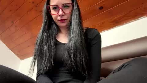 ellyadavis online show from November 2025 04:16:02 PM