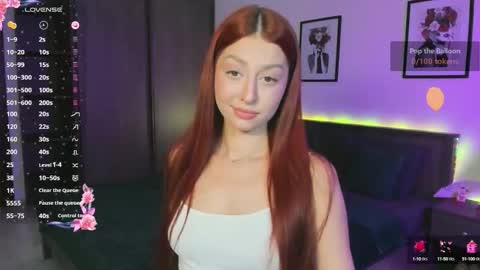 Snapshot of ellypeach chatting on October 2025 12:25:01 PM EllyPeach online show from October 2025 12:25:01 PM