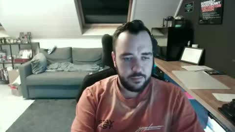 Elmo online show from October 2025 08:15:02 PM