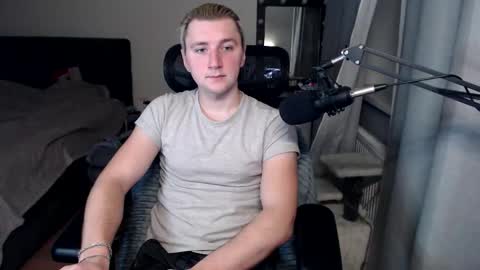 Elvin Vaenight online show from October 2025 11:37:02 PM