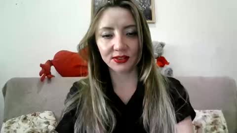 Snapshot of elvinasweet chatting on September 2025 05:34:02 AM ElvinaSweet online show from September 2025 05:34:02 AM