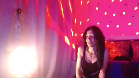 Elisa online show from October 2025 06:38:02 PM