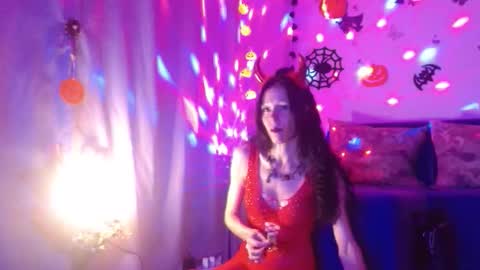 Elisa online show from October 2025 08:21:02 PM