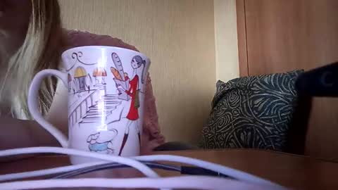 Snapshot of elza_com chatting on November 2025 07:40:01 AM Elza Kom online show from November 2025 07:40:01 AM