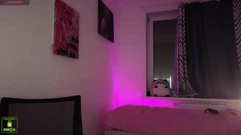 Snapshot of em1l1a chatting on October 2025 08:21:02 PM Em1l1a online show from October 2025 08:21:02 PM