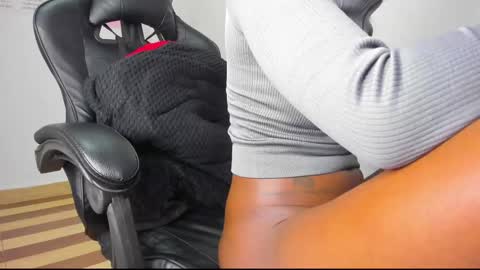 Snapshot of emattaylor chatting on January 2025 02:21:01 PM . online show from January 2025 02:21:01 PM