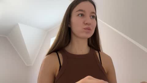 Alina online show from November 2025 11:10:01 AM