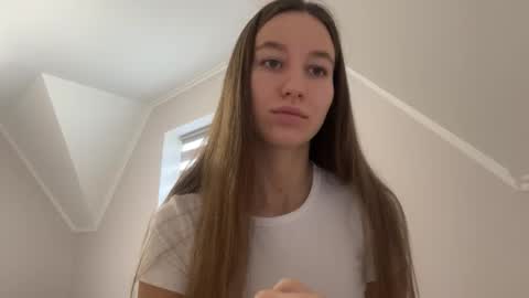 Alina online show from November 2025 12:05:02 PM