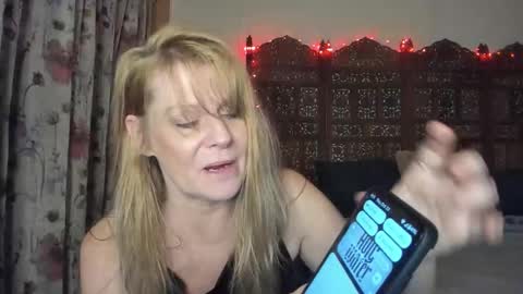 Snapshot of emberpheonixxx chatting on October 2025 09:13:01 PM Ember Pheonixxx online show from October 2025 09:13:01 PM