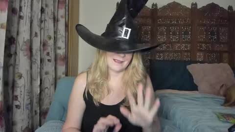 Snapshot of emberpheonixxx chatting on November 2025 01:40:01 AM Ember Pheonixxx online show from November 2025 01:40:01 AM