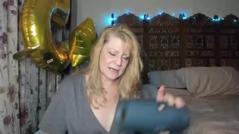 Snapshot of emberpheonixxx chatting on November 2025 04:23:02 AM Ember Pheonixxx online show from November 2025 04:23:02 AM