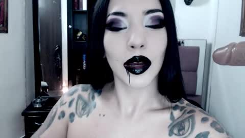 Snapshot of emearld_black chatting on October 2025 05:49:02 AM Emerald Black online show from October 2025 05:49:02 AM