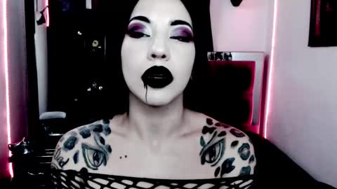 Snapshot of emearld_black chatting on November 2025 05:17:01 AM Emerald Black online show from November 2025 05:17:01 AM