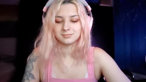 Lina online show from September 2025 05:35:02 PM