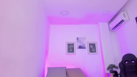 emelie_89 online show from December 2024 02:58:02 PM