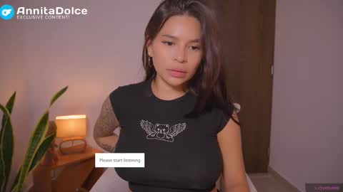 Snapshot of emely_dolce chatting on September 2025 10:00:01 PM ana online show from September 2025 10:00:01 PM