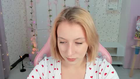 Snapshot of emely_garcias chatting on October 2025 12:06:02 PM emelia online show from October 2025 12:06:02 PM