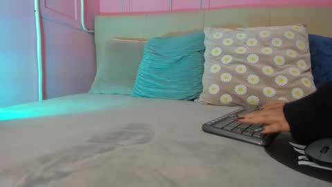 Emy online show from September 2025 01:34:01 PM