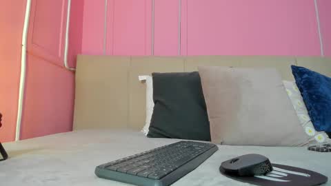 Emy online show from September 2025 11:57:01 AM
