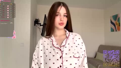 Snapshot of emeraldcotton chatting on October 2025 08:05:02 AM Gily online show from October 2025 08:05:02 AM