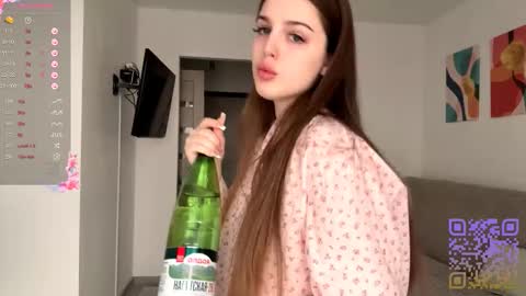 Snapshot of emeraldcotton chatting on November 2025 09:00:02 AM Gily online show from November 2025 09:00:02 AM