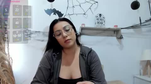 Snapshot of emi_carter chatting on October 2025 07:14:02 PM emi_carter online show from October 2025 07:14:02 PM