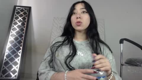 Snapshot of emiantonella_ chatting on October 2025 08:39:01 PM Antonella online show from October 2025 08:39:01 PM