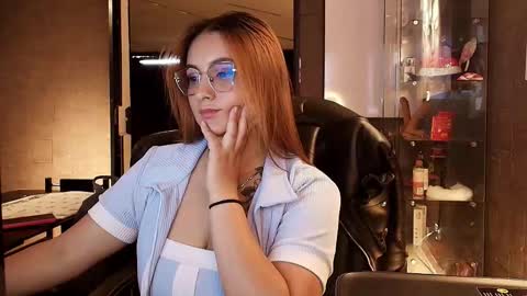 Snapshot of emiily_w1 chatting on October 2025 03:58:01 PM Emily online show from October 2025 03:58:01 PM