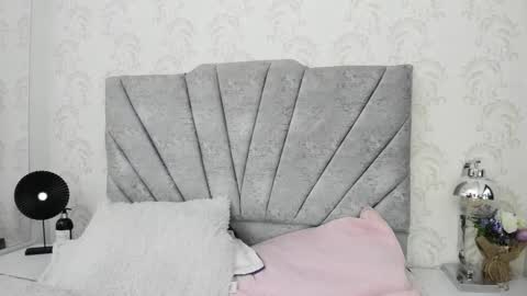 Snapshot of emiily_w1 chatting on October 2025 09:30:01 AM Emily online show from October 2025 09:30:01 AM