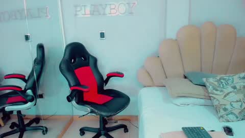 EmillySaenz online show from December 2024 04:50:01 PM