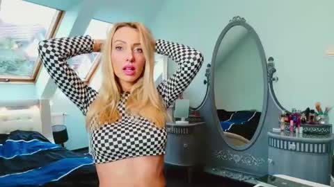 Emila online show from January 2025 09:16:02 AM