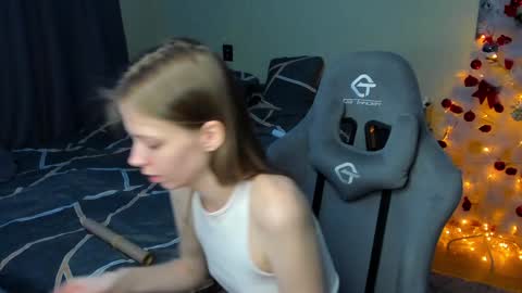 Snapshot of emili_sweet__ chatting on December 2024 06:54:02 PM emili_sweet__ online show from December 2024 06:54:02 PM
