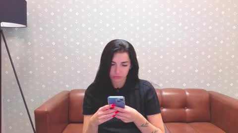 Emi online show from November 2025 12:16:01 PM