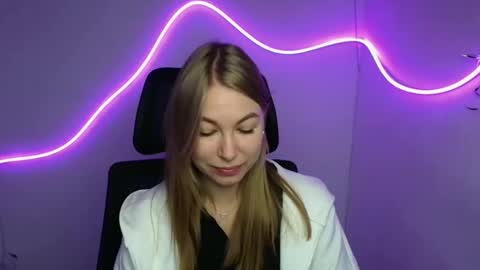 Snapshot of emilia_ilia chatting on October 2025 05:14:01 AM Emilia online show from October 2025 05:14:01 AM