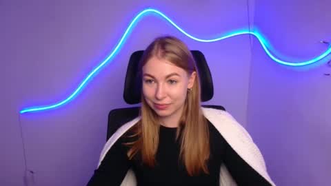 Snapshot of emilia_ilia chatting on October 2025 11:19:01 AM Emilia online show from October 2025 11:19:01 AM