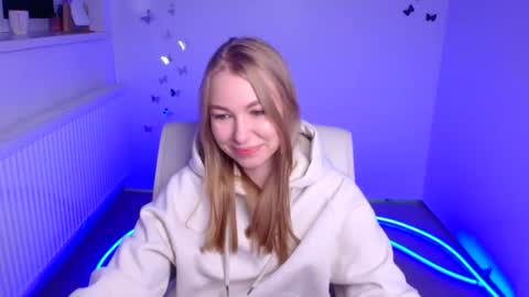 Snapshot of emilia_ilia chatting on October 2025 05:28:01 AM Emilia online show from October 2025 05:28:01 AM