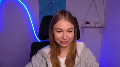 Snapshot of emilia_ilia chatting on October 2025 05:43:02 AM Emilia online show from October 2025 05:43:02 AM