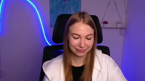 Snapshot of emilia_ilia chatting on October 2025 05:30:02 AM Emilia online show from October 2025 05:30:02 AM