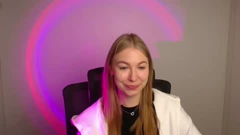 Snapshot of emilia_ilia chatting on October 2025 05:37:01 AM Emilia online show from October 2025 05:37:01 AM