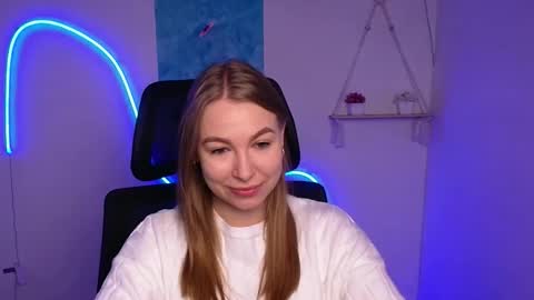 Snapshot of emilia_ilia chatting on November 2025 06:36:01 AM Emilia online show from November 2025 06:36:01 AM