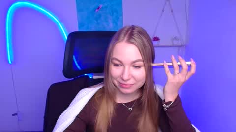 Snapshot of emilia_ilia chatting on November 2025 06:34:01 AM Emilia online show from November 2025 06:34:01 AM