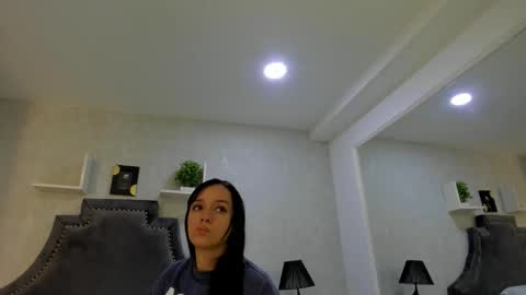 Snapshot of emiliarose_ chatting on November 2025 08:33:02 PM EmiliaRose online show from November 2025 08:33:02 PM