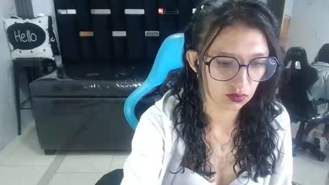 emiliastyle_a online show from October 2025 02:47:02 PM
