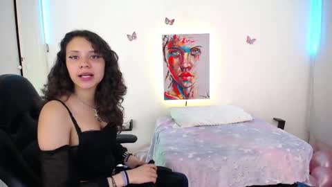 Emili Russo online show from October 2025 07:26:02 PM