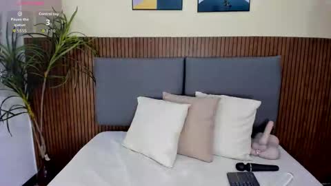 Snapshot of emillyharper_ chatting on October 2025 04:10:02 AM emillyharper_ online show from October 2025 04:10:02 AM