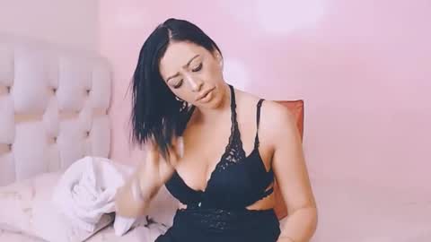 Snapshot of emily_414 chatting on October 2025 01:04:02 PM Dayana online show from October 2025 01:04:02 PM