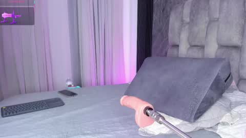 Emily online show from October 2025 12:04:02 PM