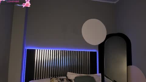              online show from October 2025 08:07:01 PM