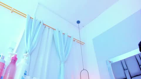 Snapshot of emily_gil1 chatting on December 2024 09:01:01 AM Emi online show from December 2024 09:01:01 AM