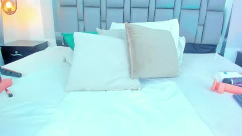 Snapshot of emily_gil1 chatting on December 2024 08:37:02 AM Emi online show from December 2024 08:37:02 AM